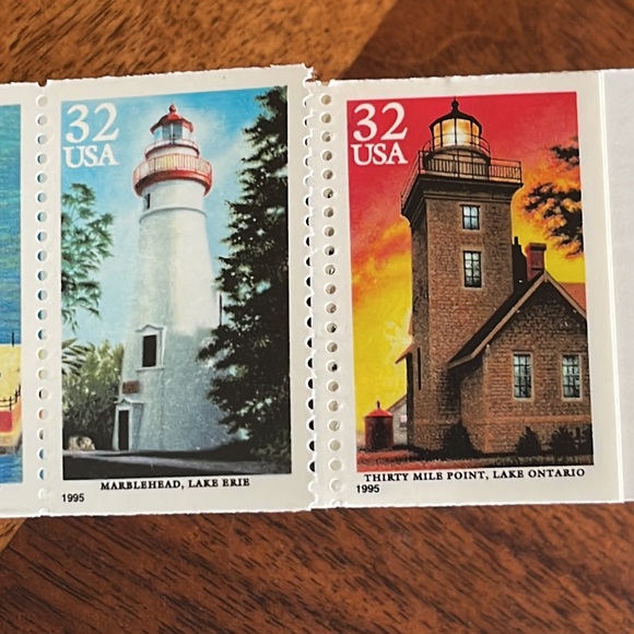 VINTAGE LIGHTHOUSES OF THE GREAT LAKES 32 CENT STAMPS - 1 FULL BOOK & 1 PARTIAL - Picture 4 of 6